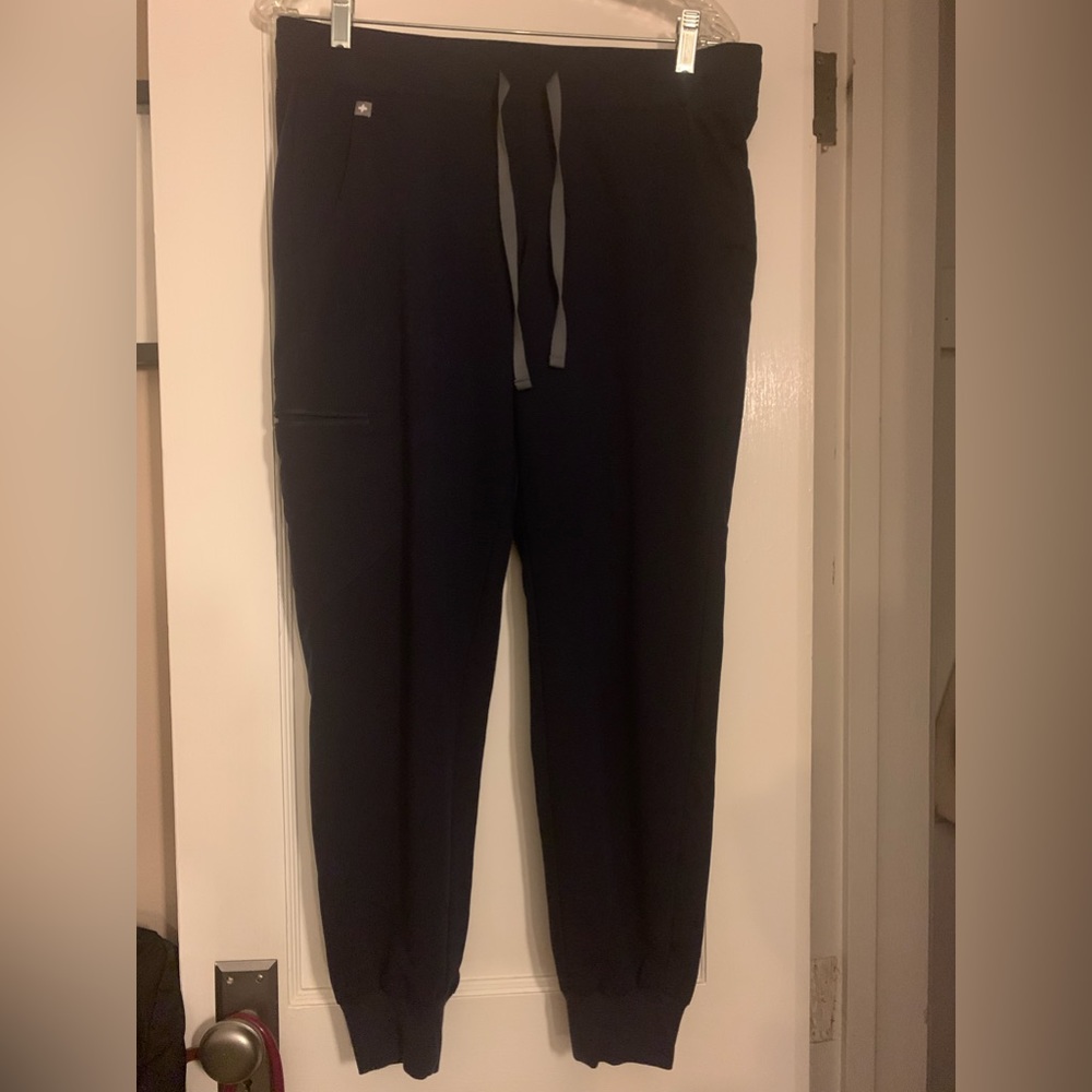 Figs navy medium petite Zamora joggers. Good condition. No holes or stains.